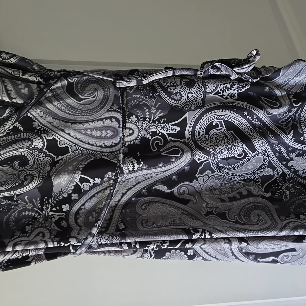 Dress - Picture 4 of 7